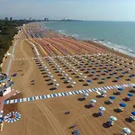 Vila Comfy Retreat 500mt From The Sea Lignano Sabbiadoro