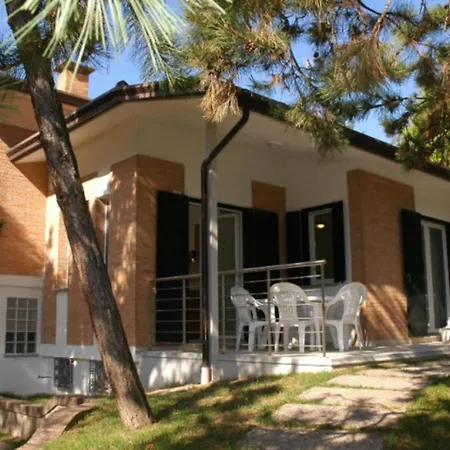 Villa Comfy Retreat 500mt From The Sea Lignano Sabbiadoro