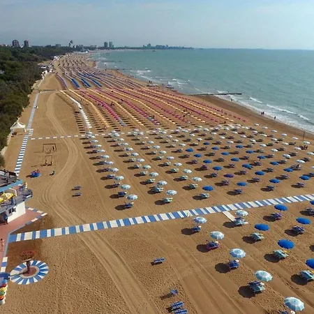 Villa Comfy Retreat 500mt From The Sea Lignano Sabbiadoro